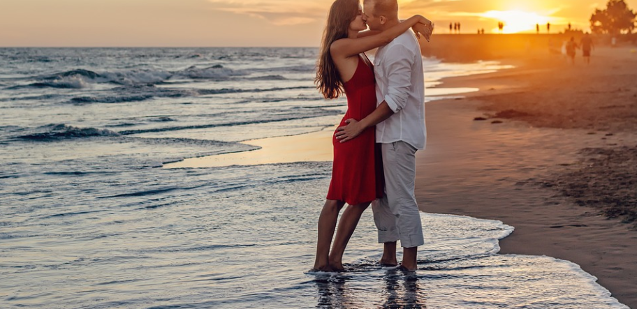 adult vacation at the beach